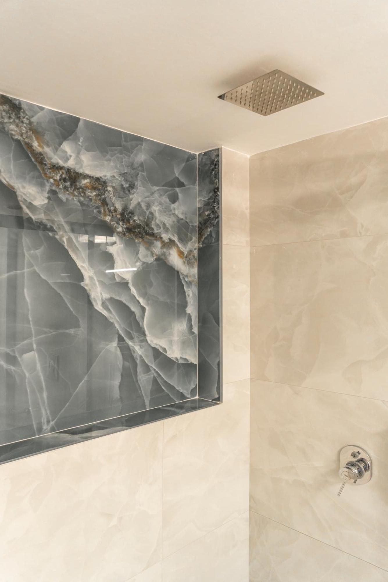 Neon 2Br Luxurious Central Apt Heraklion 外观 照片